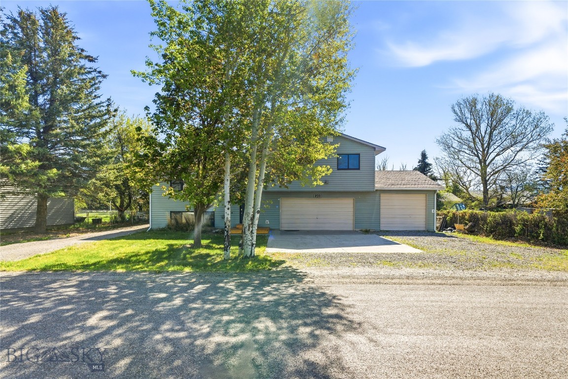 208 Elm Lane, Livingston
