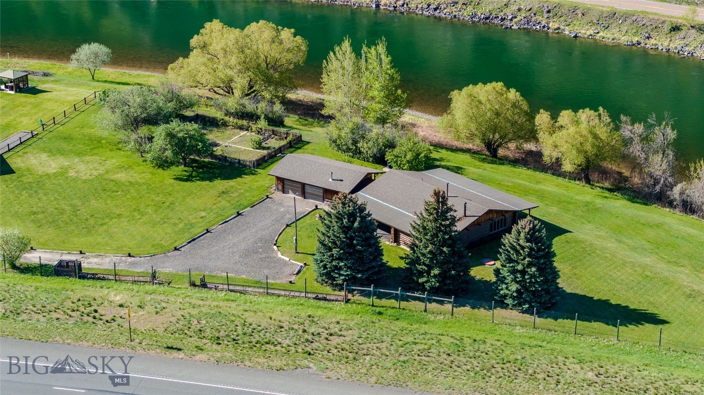 68 River Drive, Cascade