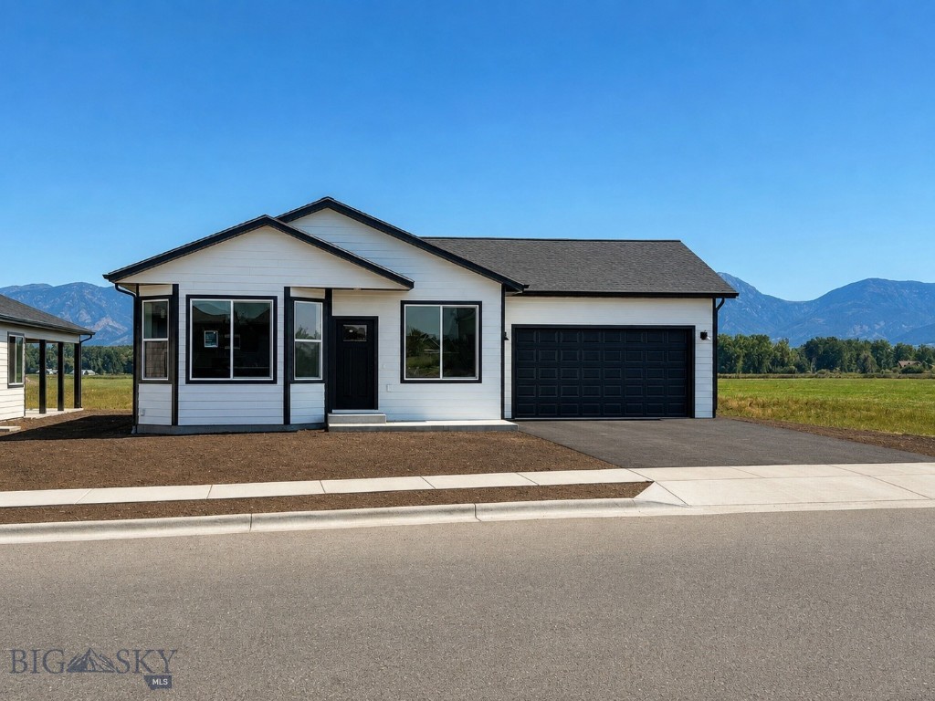 1100 Melissa Way, Belgrade, Montana