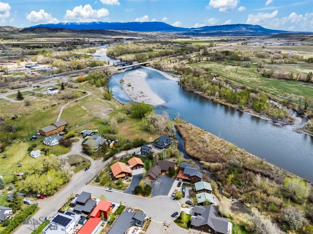 213 Little Creek Bend, Livingston, Montana