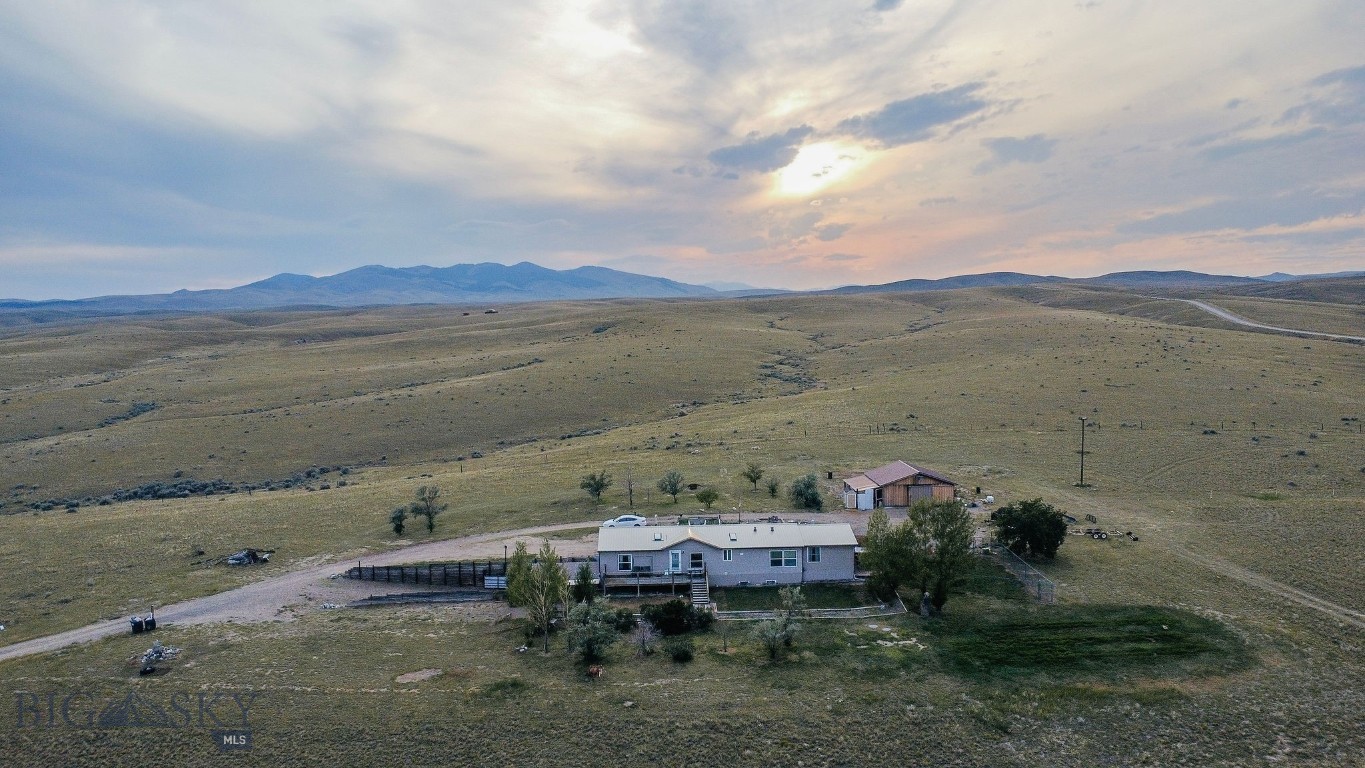 76 Walking Horse, Twin Bridges, Montana