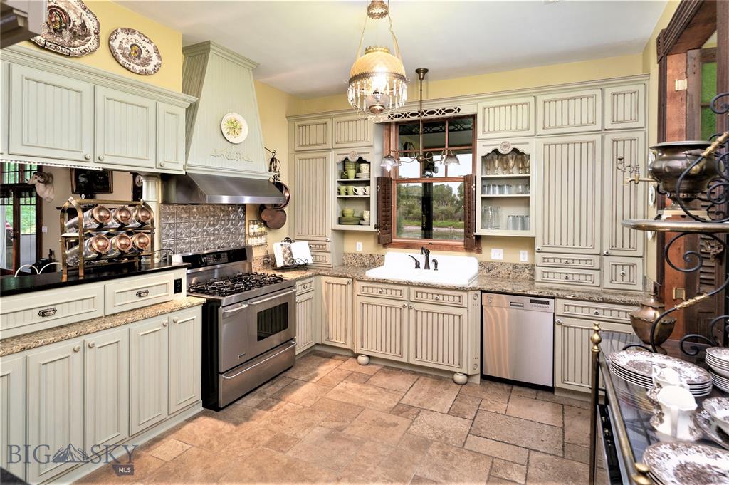 Three Forks, Montana Luxury River Home Kitchen Three Forks, Montana Luxury River Home Kitchen Photo