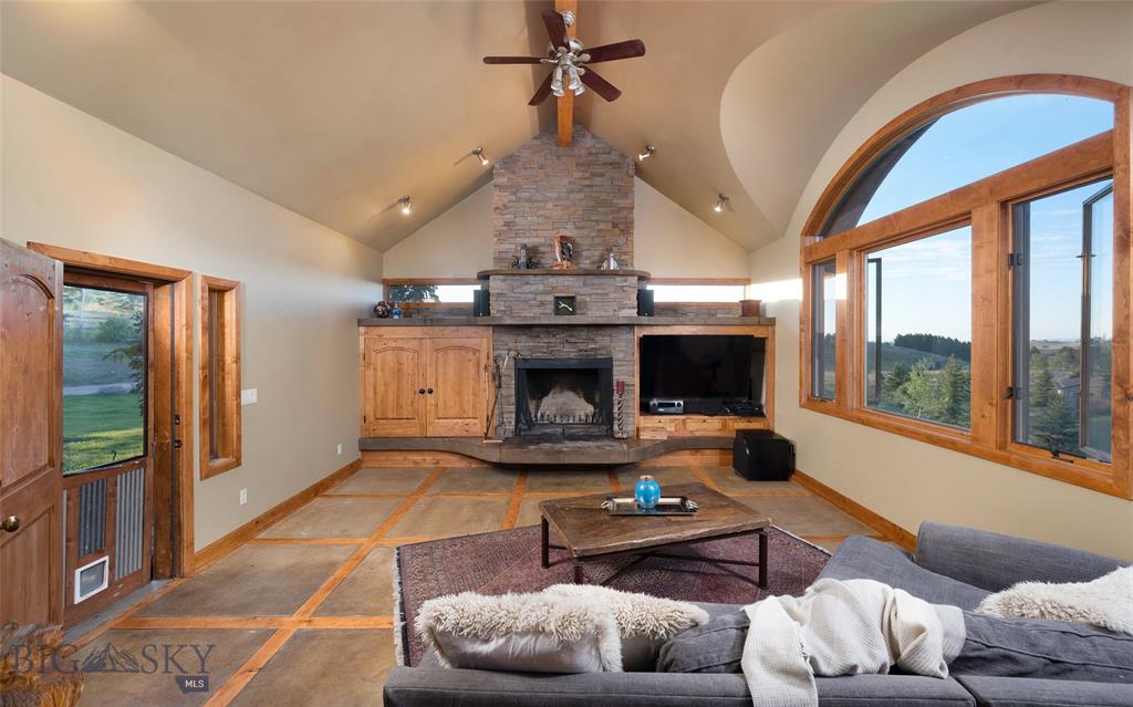 Living Room 122 S Big Elk Meadow, Gallatin Gateway, Montana Mountain Home Photo: Living Room 122 S Big Elk Meadow, Gallatin Gateway, Montana Mountain Home